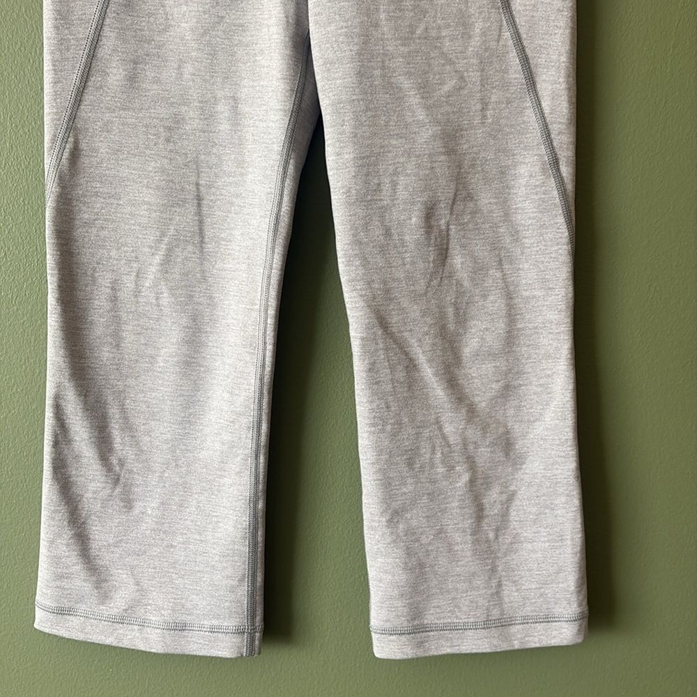 Lululemon Light Grey Capri Leggings Wide Hem Sz 4 Activewear Sporty Yoga Walk - Picture 3 of 6